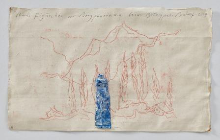 Blaues Figürchen Vor Bergpanorama Beim Brünigpass (blue Figure In Front Of A Mountain Panorama At B... by Jürgen Brodwolf