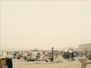 LONG BEACH CROWD, New York, USA by Florian Innerkofler at Addicted Art Gallery